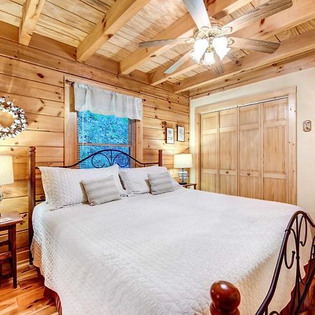 Waynesville Cabin With Covered Deck And Fire Pit! Lake Junaluska Exterior foto