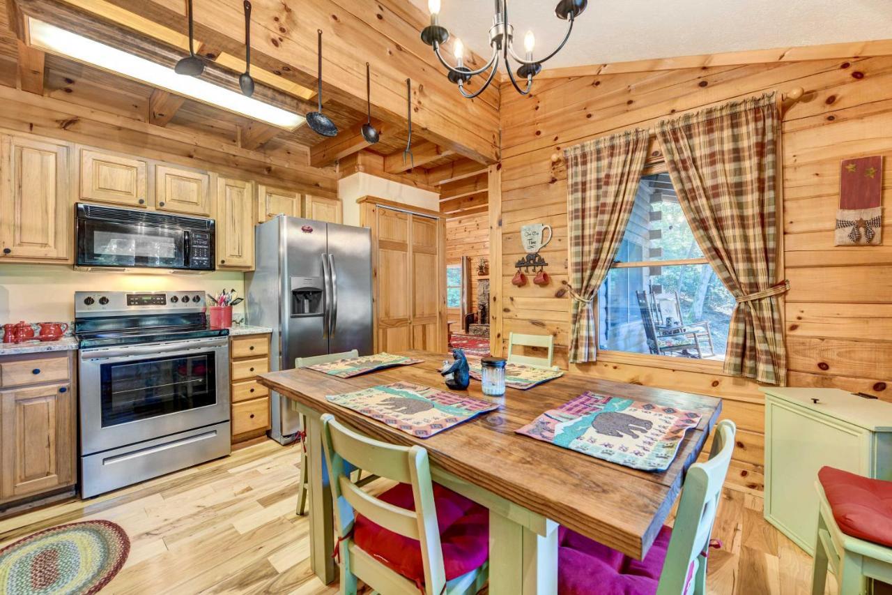 Waynesville Cabin With Covered Deck And Fire Pit! Lake Junaluska Exterior foto